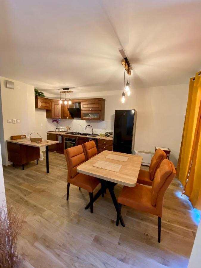 Apartment With Balcony And Free Parking Zadar Eksteriør billede