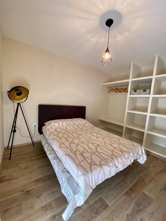 Apartment With Balcony And Free Parking Zadar Eksteriør billede